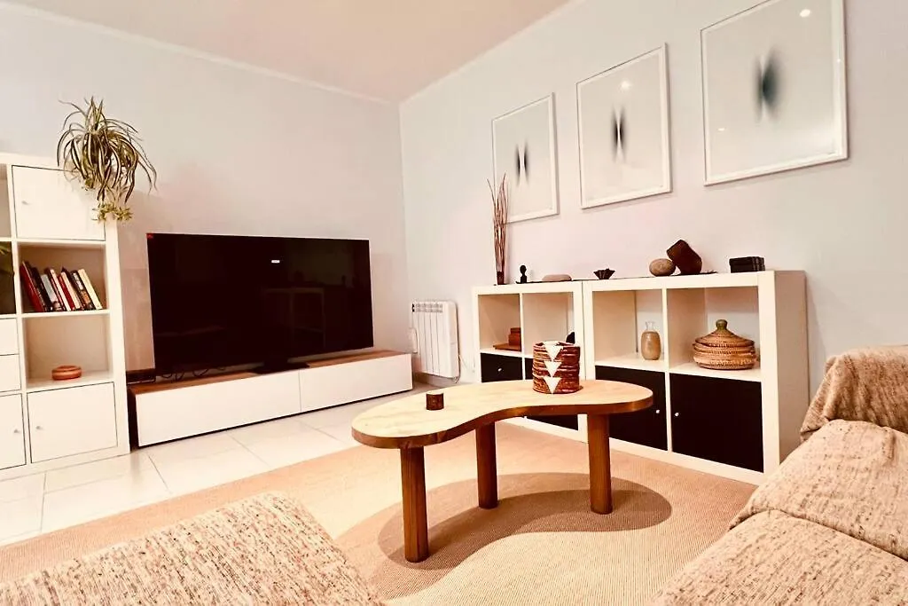 Apartment Your Coastal Retreat! Sea Views, Free Parking Tarragona Spanien