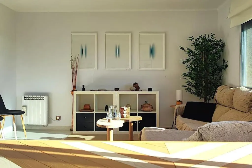 Apartment Your Coastal Retreat! Sea Views, Free Parking Tarragona